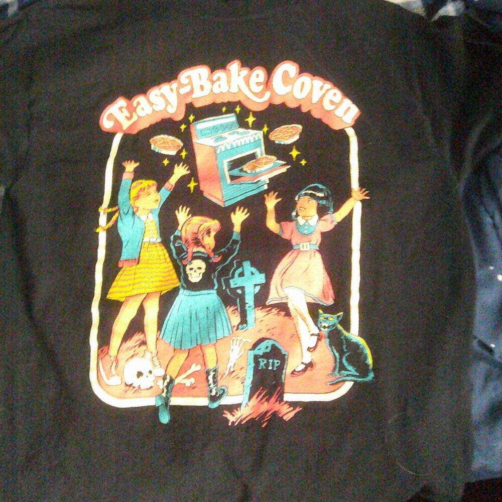 Unisex Easy bake Coven T-Shirts-Good Condition